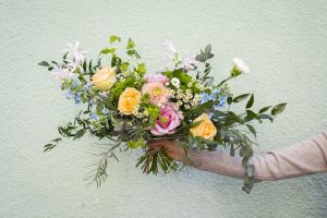 Floranna kimppu pastellin sävyissä.