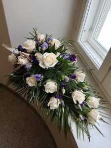 Suruvihko lilan, violetin ja shampanjan sävyissä.
