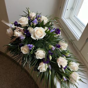 Suruvihko lilan, violetin ja shampanjan sävyissä.