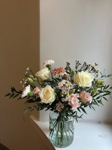 Kukkakimppu Helsinkiin toimituksella Ystävänpäivänä.