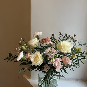 Kukkakimppu Helsinkiin toimituksella Ystävänpäivänä.
