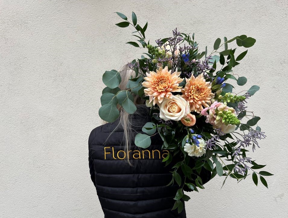 Floranna floristit sitovat niin kauniita kimppuja sesongin kukista