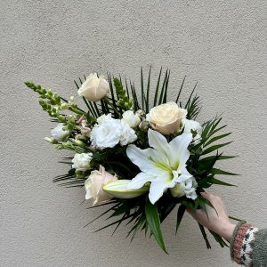 Vaalea surukimppu sidottu liikkeen valikoimasta.