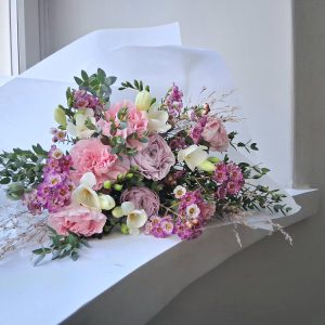 Osanottokimppu luonnolliseen tyyliin.